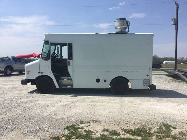 2002 Freightliner MT45 Chassis