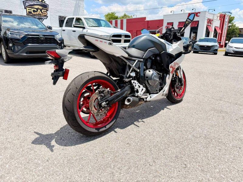 2024 Suzuki GSX800FRQM4 GSX-8R