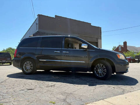 2014 Chrysler Town and Country Touring-L