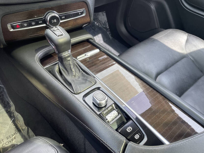 2019 Volvo XC90 T5 Momentum