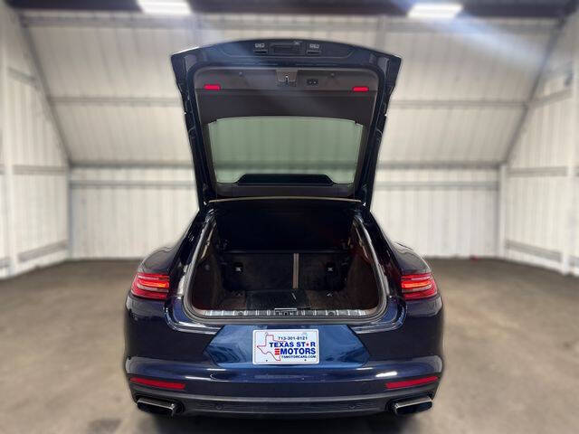2018 Porsche Panamera 4