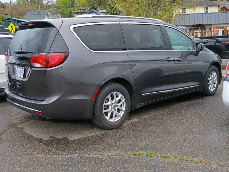 2020 Chrysler Pacifica Touring L