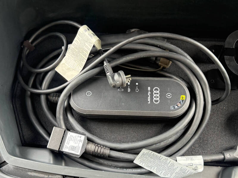 2019 Audi e-tron quattro Premium Plus