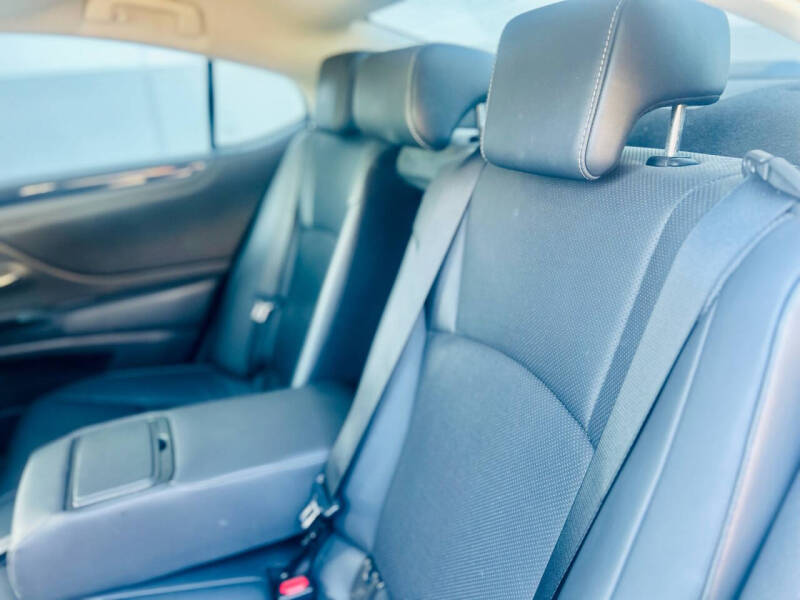 2021 Lexus ES 300h