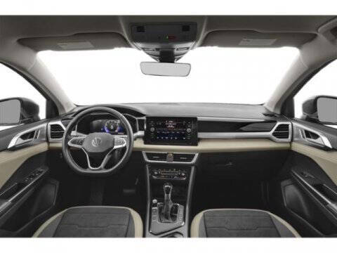 2025 Volkswagen Taos SE 4Motion