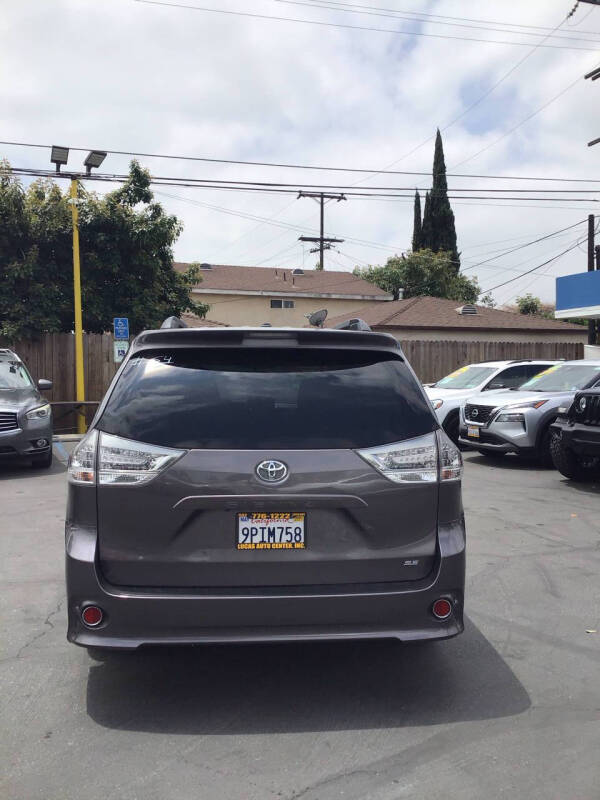 2016 Toyota Sienna SE Premium 8-Passenger