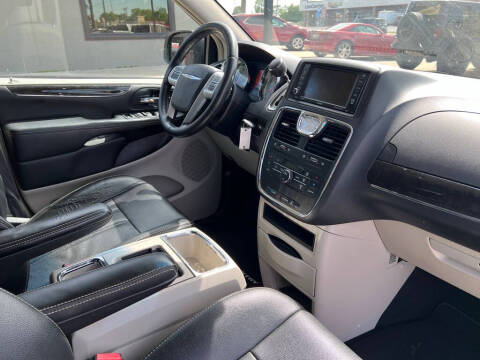 2015 Chrysler Town and Country Touring