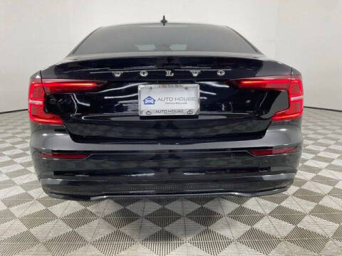 2024 Volvo S60 B5 Core Dark Theme