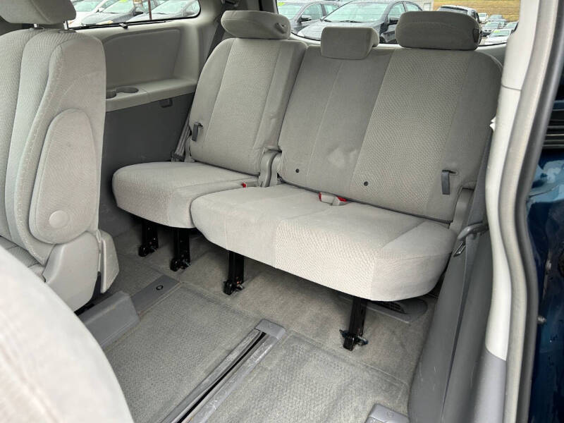 2012 Toyota Sienna LE 7-Passenger Auto Access Seat