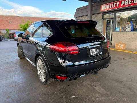 2014 Porsche Cayenne GTS