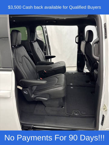 2026 Chrysler Pacifica Select