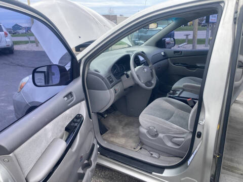 2004 Toyota Sienna CE 7 Passenger