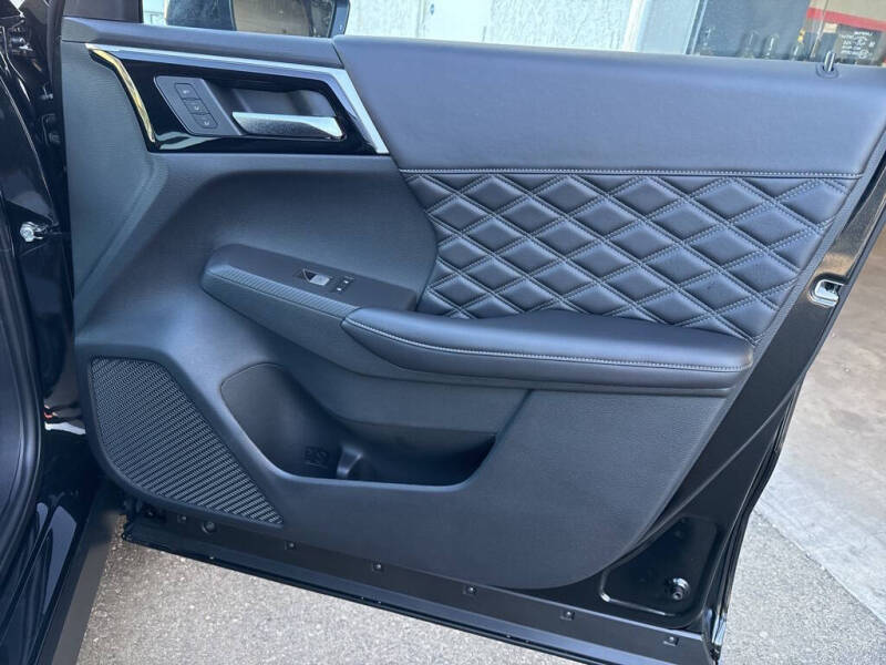 2025 Mitsubishi Outlander PHEV SEL