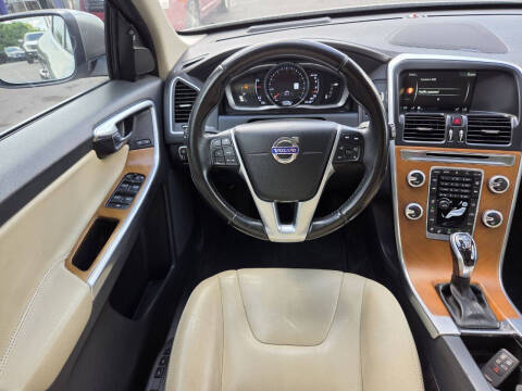 2016 Volvo XC60 T5 Drive-E Platinum