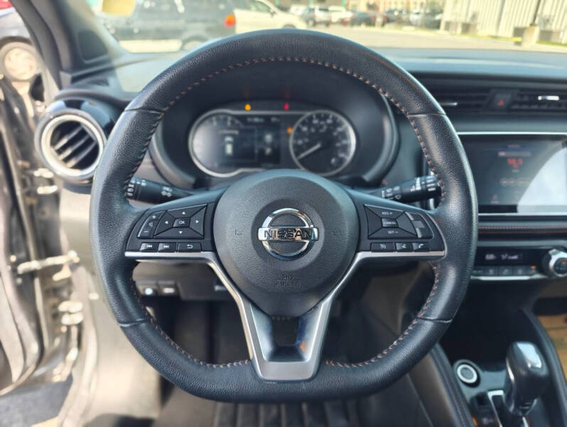 2020 Nissan Kicks SR