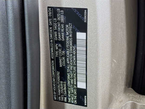 2025 Volvo XC60 B5 Core Dark Theme