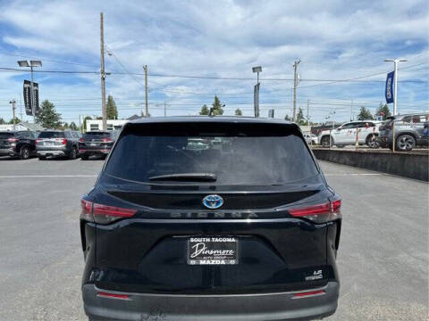 2022 Toyota Sienna LE 8-Passenger