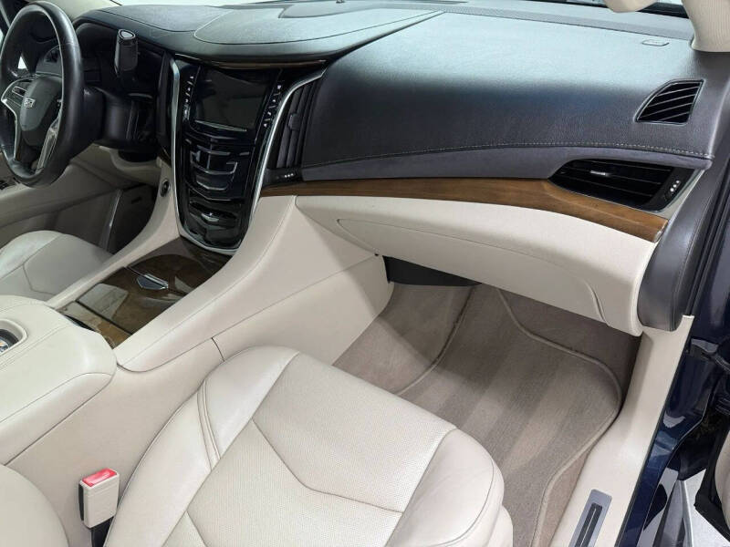 2019 Cadillac Escalade Luxury