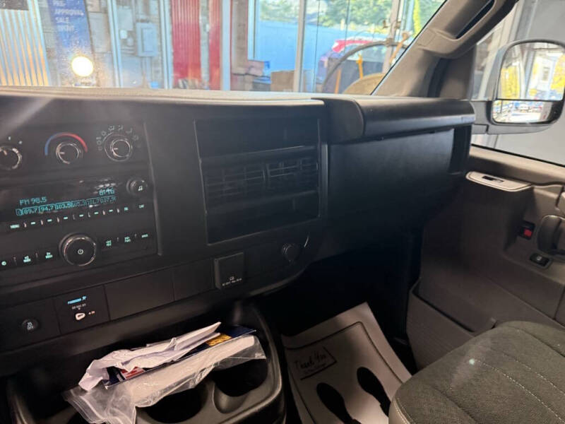 2023 GMC Savana 2500