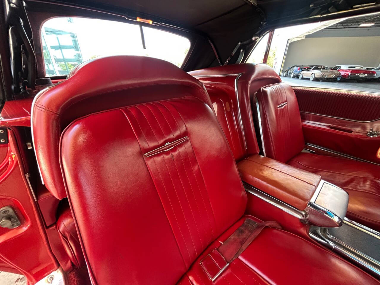 1965 Ford Thunderbird 26