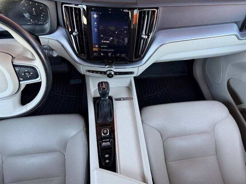 2020 Volvo XC60 T6 Momentum