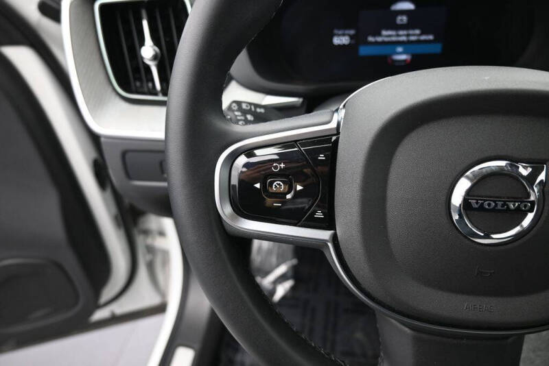 2025 Volvo XC60 B5 Plus Dark Theme