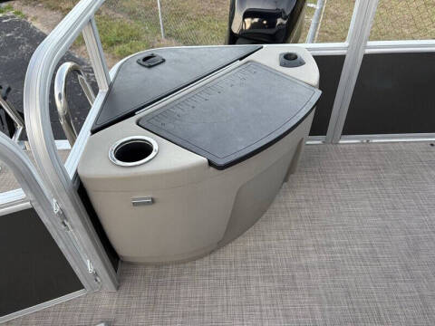 2023 Sun Tracker 20' Fishing Barge DLX