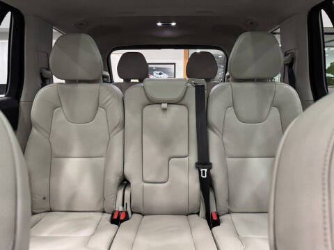 2016 Volvo XC90 T8 eAWD Momentum