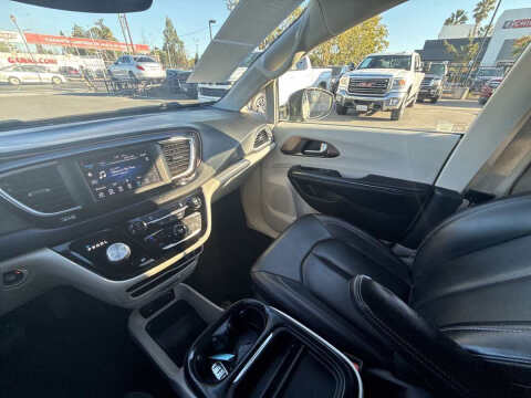 2020 Chrysler Voyager LXi