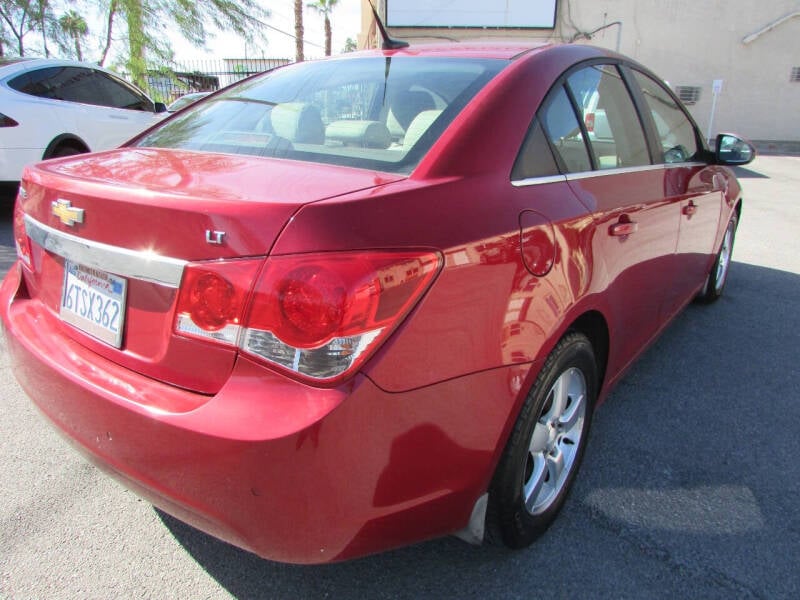 2011 Chevrolet Cruze 2LT photo 3