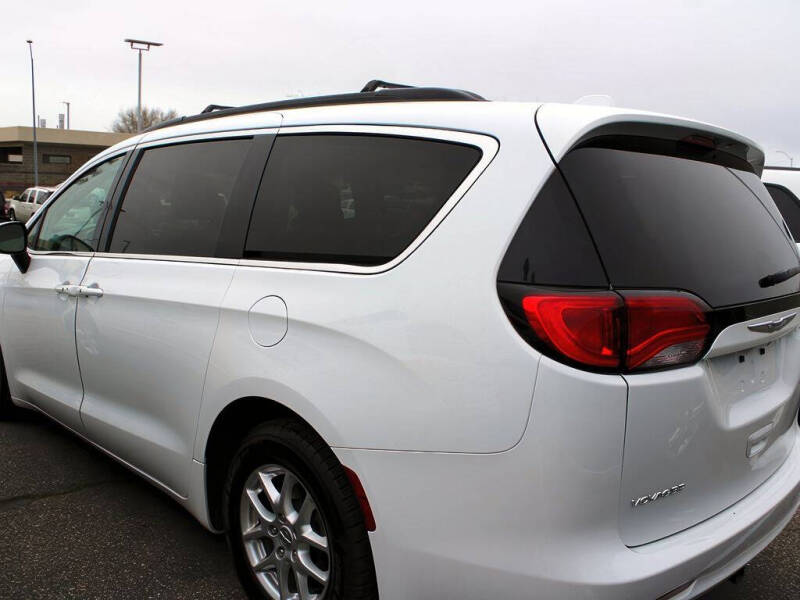 2020 Chrysler Voyager LXi