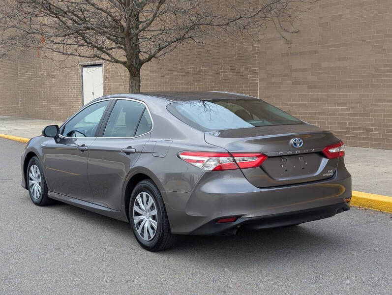 2018 Toyota Camry Hybrid LE