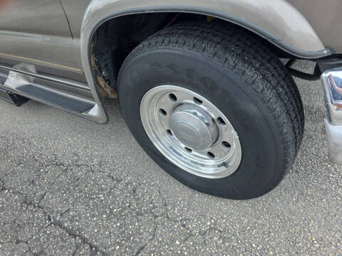 2003 Ford E-Series E-250 SD