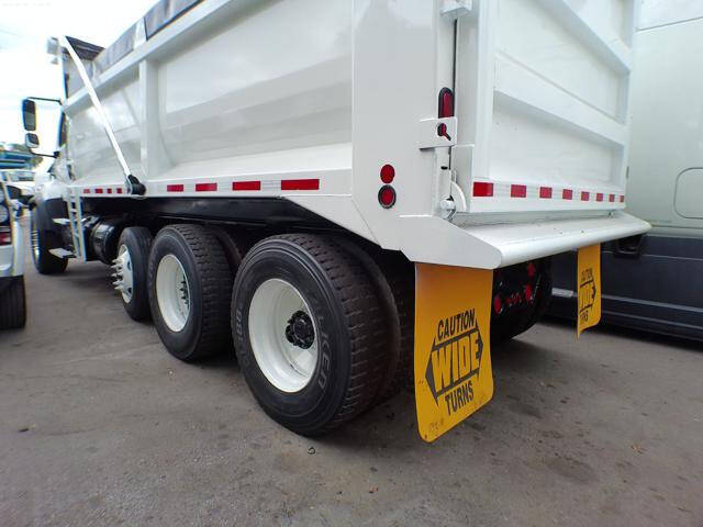 2015 Freightliner 108 SD
