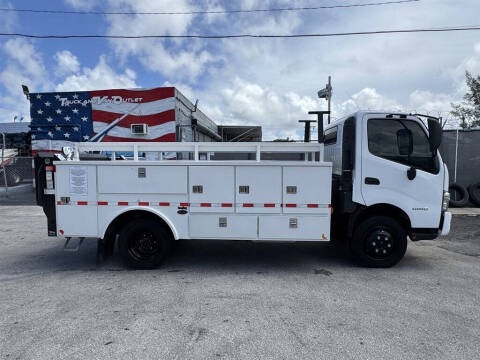 2015 Hino 195