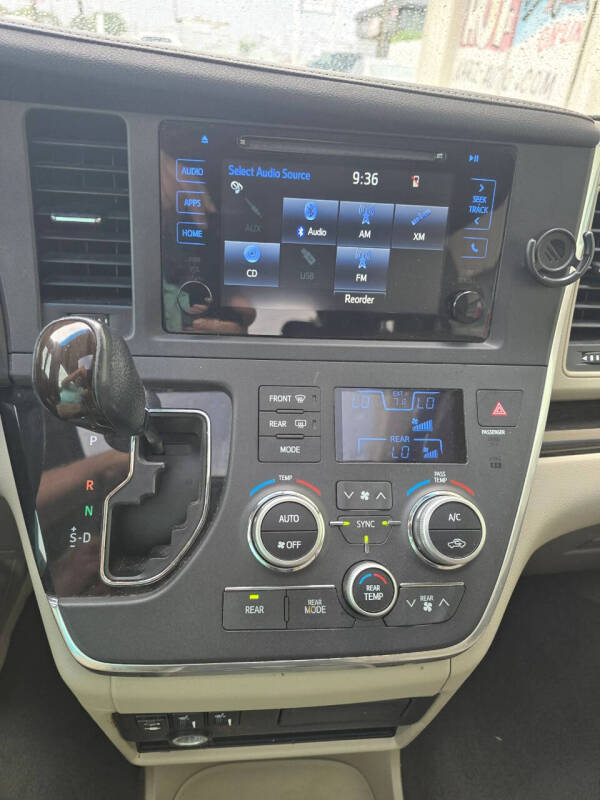 2015 Toyota Sienna