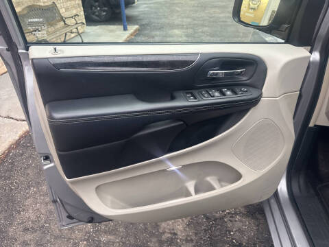 2016 Chrysler Town and Country Touring