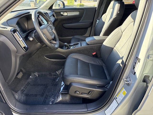 2025 Volvo XC40 B5 Core Bright Theme