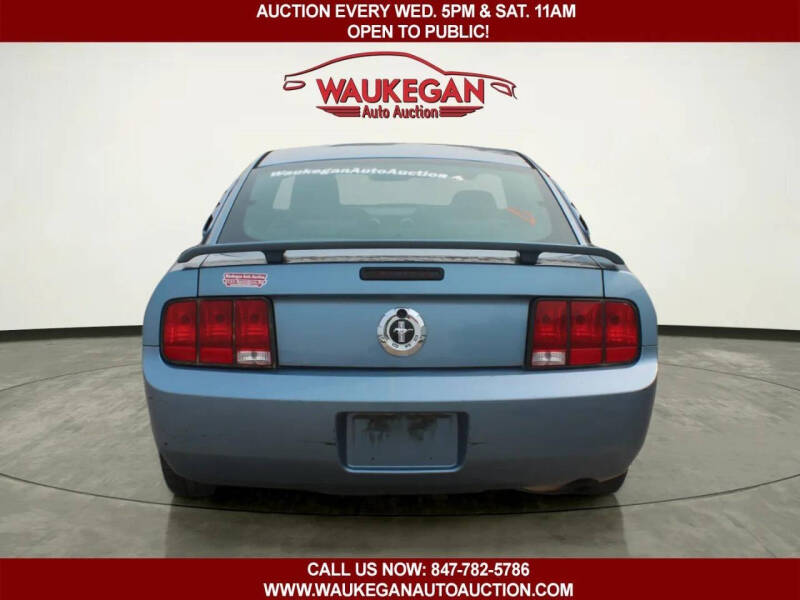 2005 Ford Mustang V6 Deluxe