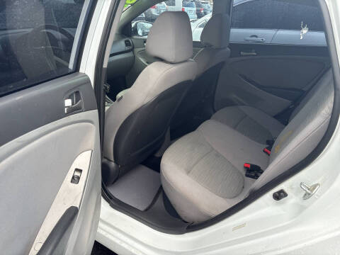 2017 Hyundai Accent SE