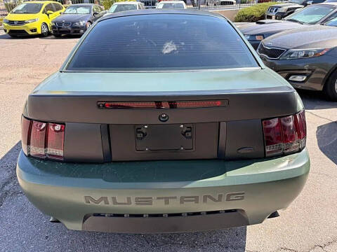 2004 Ford Mustang GT Deluxe