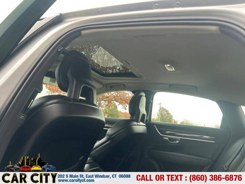 2017 Volvo S90 T6 Momentum