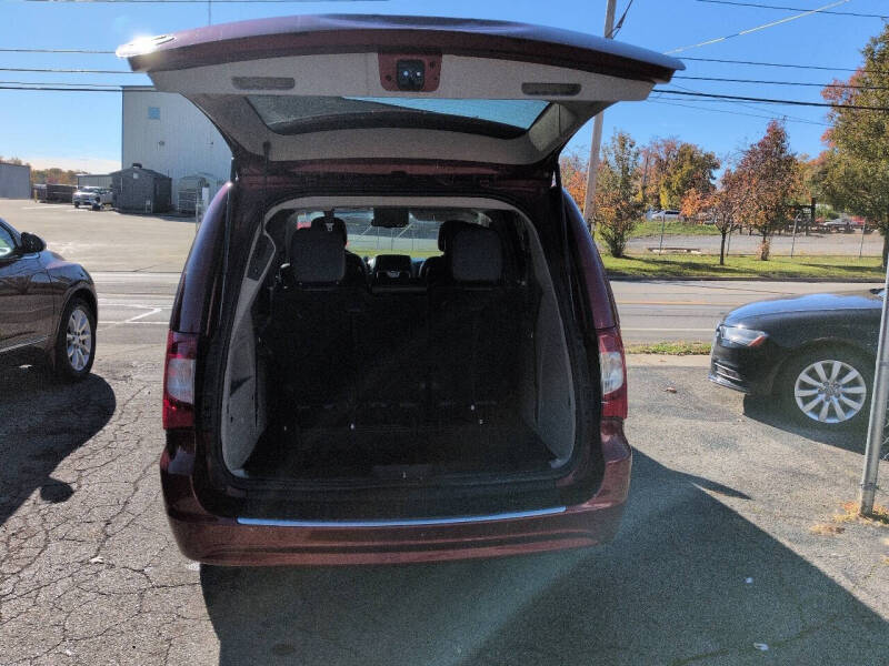2016 Chrysler Town and Country Touring