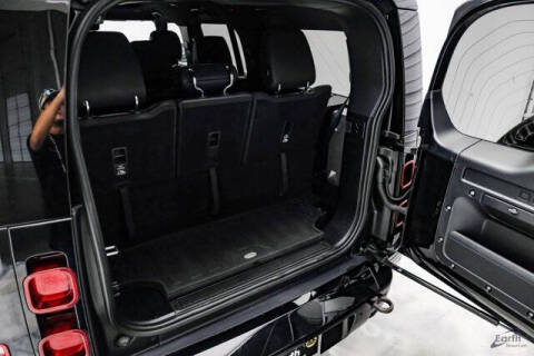 2024 Land Rover Defender 130 P400 X-Dynamic SE