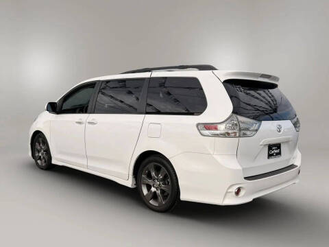 2015 Toyota Sienna SE Premium 8-Passenger