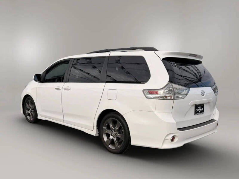 2015 Toyota Sienna SE Premium 8-Passenger