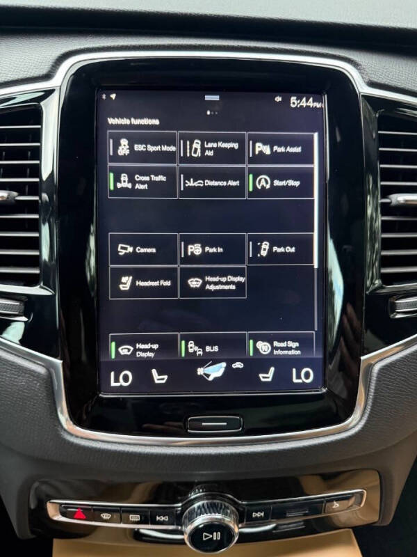 2018 Volvo XC90 T6 Momentum