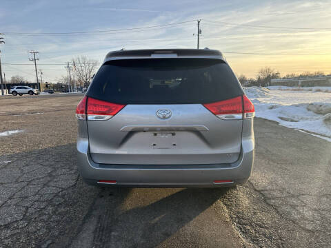 2011 Toyota Sienna LE 8-Passenger
