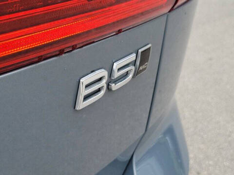 2024 Volvo XC60 B5 Plus Dark Theme
