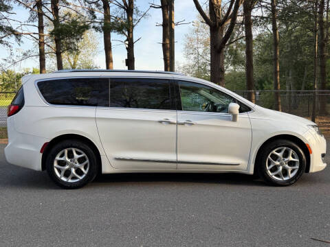 2017 Chrysler Pacifica Touring-L Plus